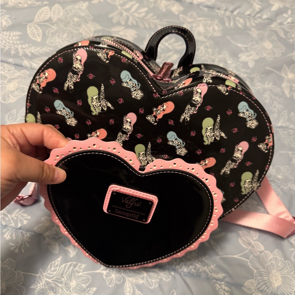 Loungefly heart backpack - Picture 2 of 7